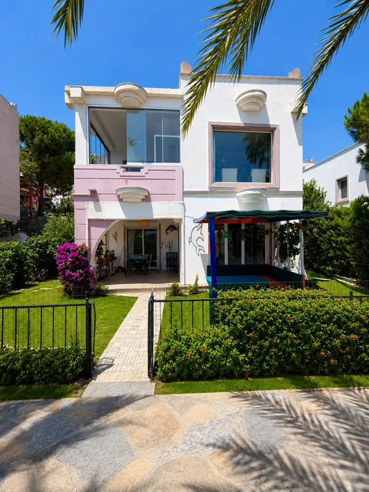 Erdgeschoss Wohnung mit Meerblick in Gümüşlük, Bodrum
