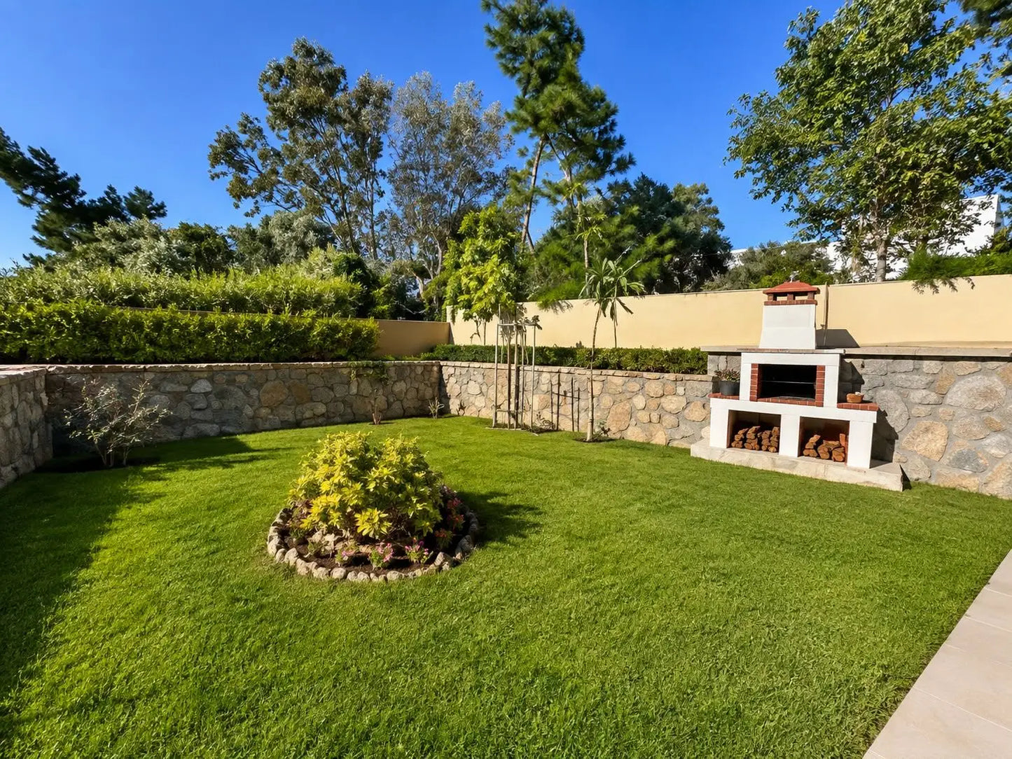 Erdgeschosswohnung 3-Zimmer mit Garten in Gümüşlük, Bodrum